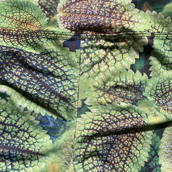 Om Shanti clothing vibrant green leaf vine Capri leggings size Small made in USA - Picture 4 of 7